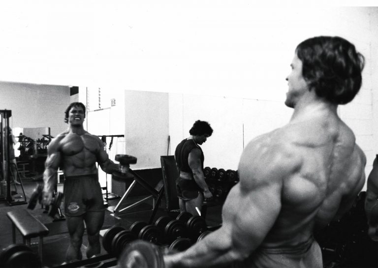 arnold-schwarzenegger-bicep-curls - Muscle Building Blog